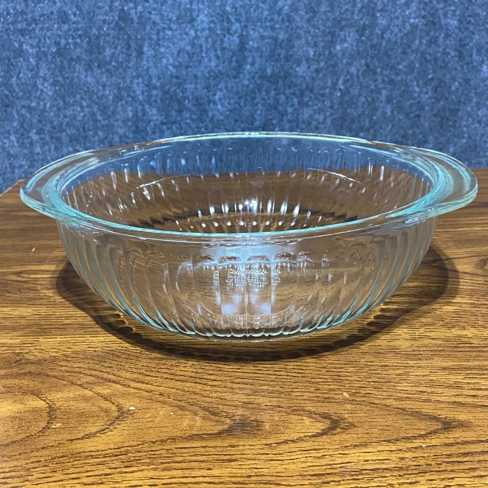 Vintage‎ Pyrex 2QT Clear Ribbed Round Casserole Dish with Ribbed Lid 024-S 624C